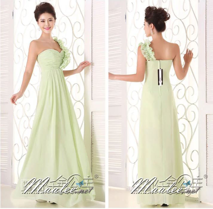 พร้อมเช่า ชุดราตรียาว ไหล่เดียว จับเดรปหน้าอก แต่งระบายช่วงไหล่ สีเขียวใบเตย