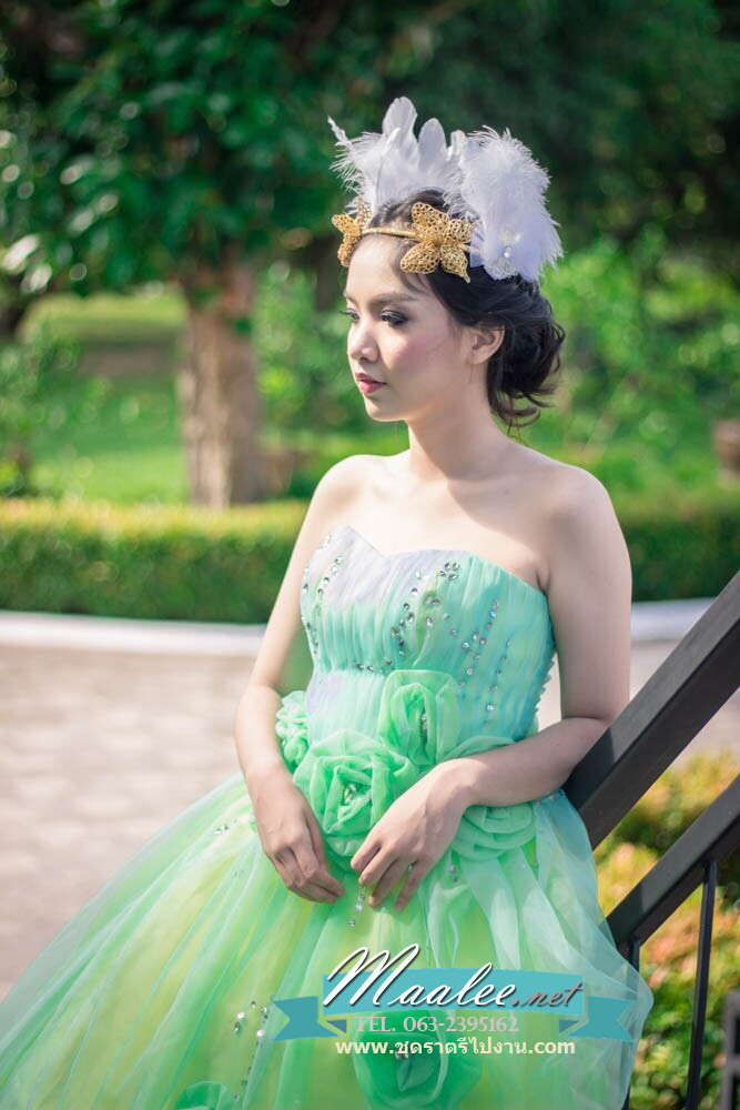 พร้อมเช่า ชุดแฟนซี เกาะอก สีเขียว อกจับจีบปักเลื่อม และดอก น่ารักมาก ใส่ถ่ายพรีเวดดิ้งได้