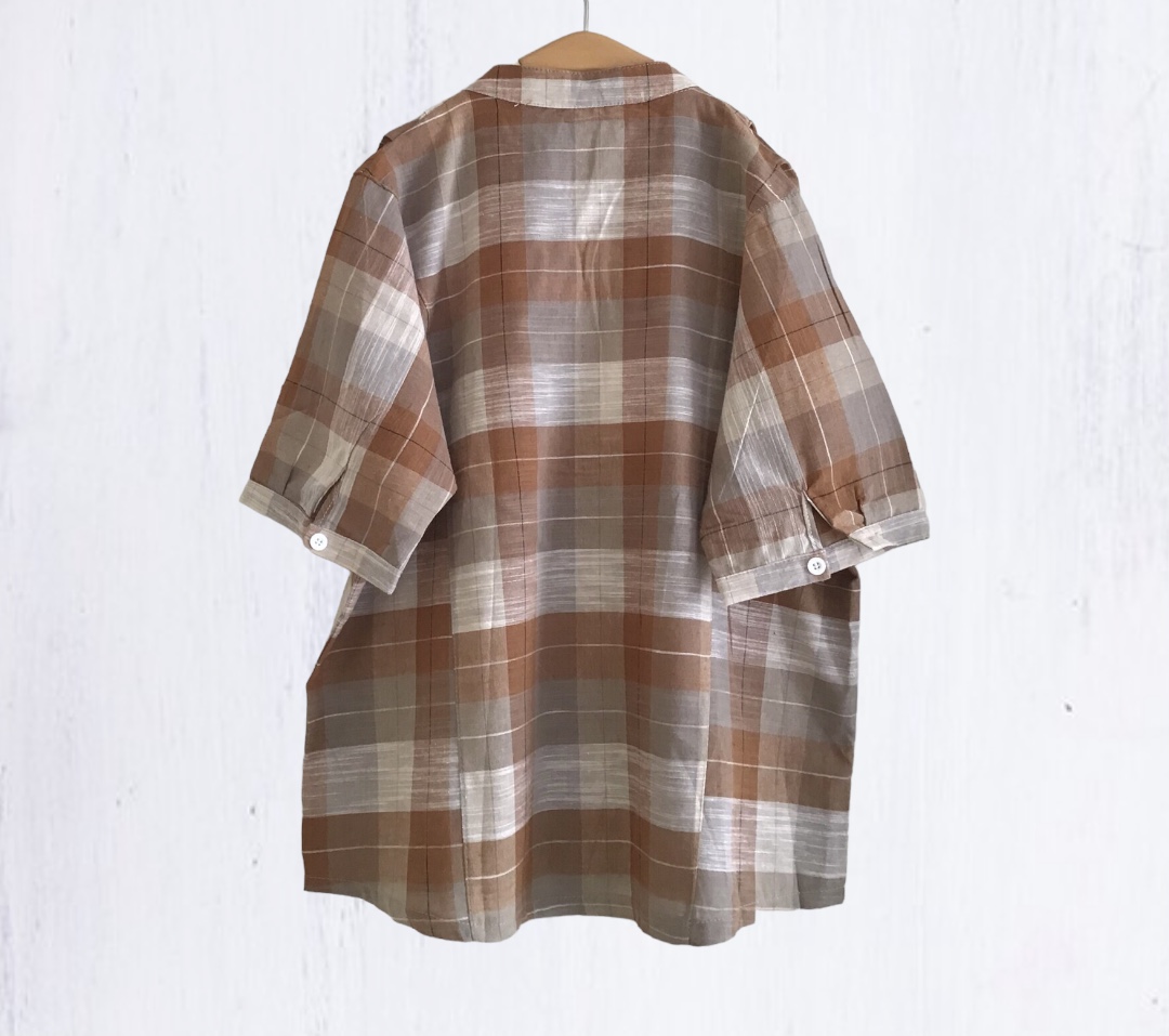 เสื้อผ้าฝ้ายลายสก็อตแต่งกระดุมสี