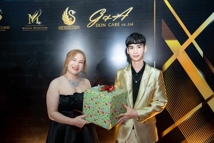 พร้อมเช่า ชุดสูทชาย สีทอง Luxury Gold