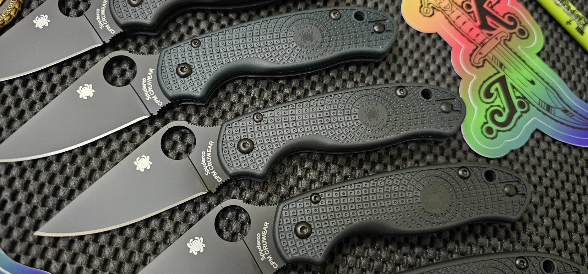 SPYDERCO PARA 3 LIGHTWEIGHT DEEP FOREST GREEN FRN 2.92″ FULL-FLAT DLC CPM CRUWEAR PLAIN EDGE