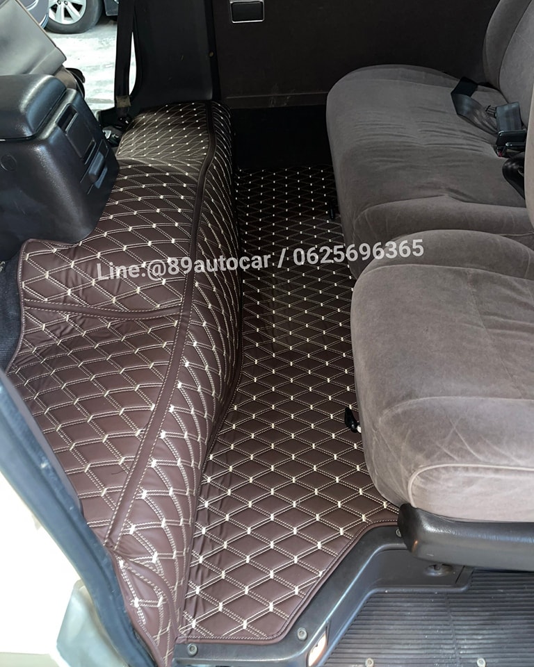 พรมปูพื้นรถตู้ Toyota Hiace ปูพรมVVIP สีกาแฟด้ายทอง ตัดเข้ารูป เต็มคัน