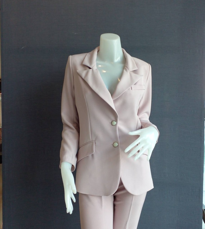 พร้อมเช่า สูทหญิง สูทสีชมพู Nude สองกระดุม