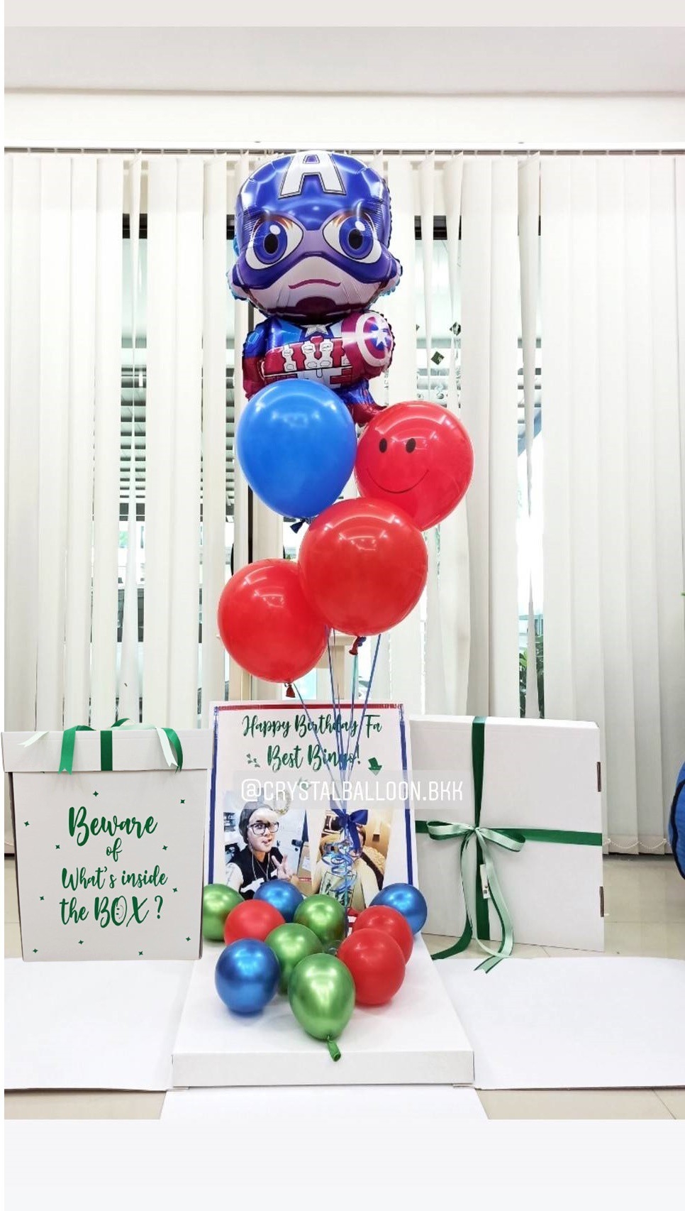 Surprise Box กล่องเซอร์ไพรส์วันเกิดเด็กชาย Theme Captain America พร้อมตกแต่ง ช่อลูกโป่ง 1 ช่อ,สามารถใส่รูปได้ 2 ใบ สามารถเปลี่ยนสีลูกโป่ง/เปลี่ยนข้อความ/เปลี่ยนฟอยล์การ์ตูนได้
