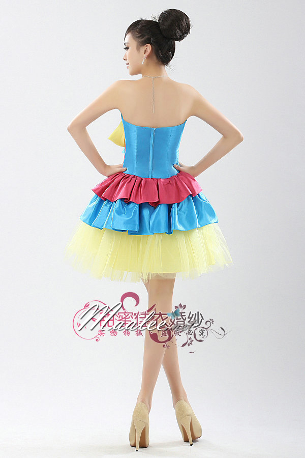 พร้อมเช่า ชุดแฟนซี ชุดราตรีสั้น เกาะอกกระโปรงระบาย สีหวาน แต่งดอกไม้และโบว์ที่เอว