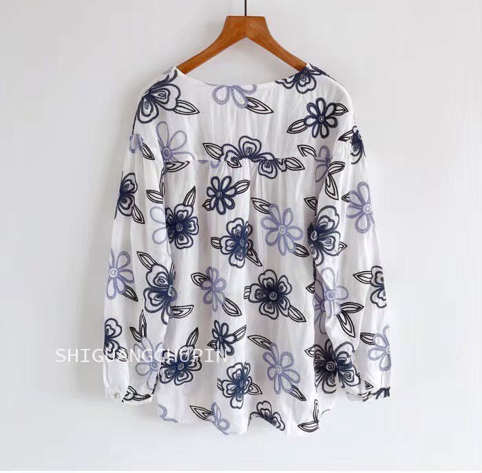 เสื้อผ้าฝ้ายลายปักดอกไม้