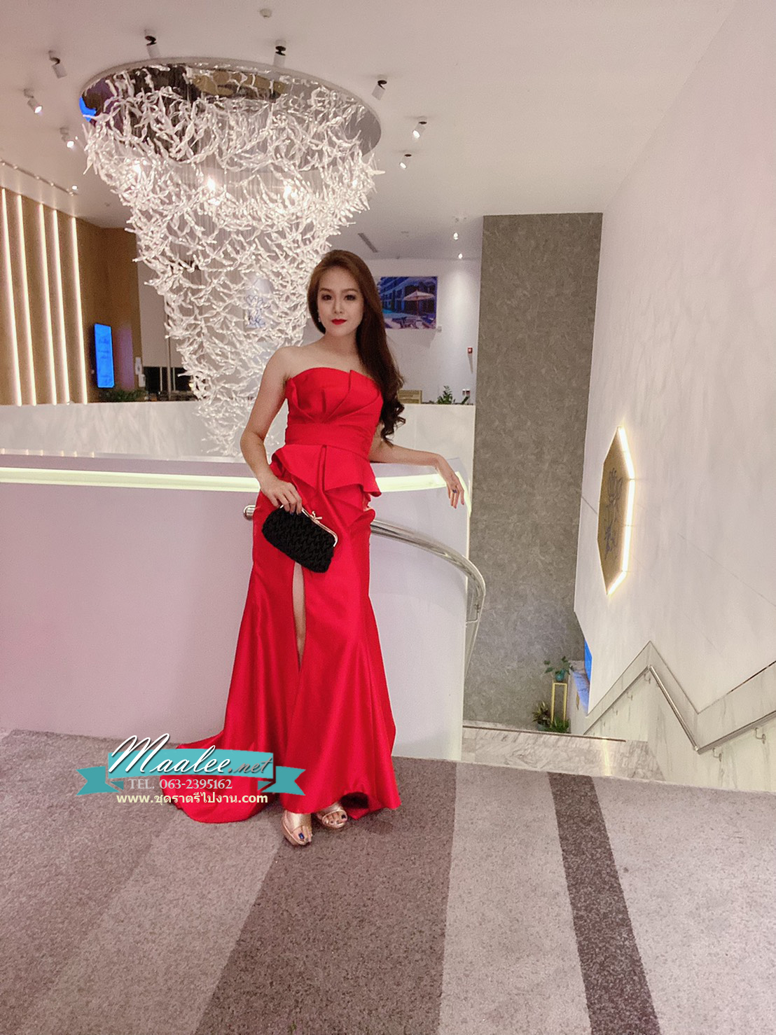 พร้อมเช่า ชุดราตรียาว เกาะอก ไหล่เดียว ทรงหางปลา ผ้าแพรยืดตามตัว แหวกหน้าขา สีแดง