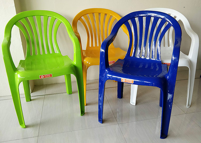 เก้าอี้พลาสติก มีพนักพิง ที่พักแขน ขายส่งเริ่มต้น 200บาท(20ตัว) มีบริการเขียนชื่อ เนื้อหนา เกรดดี มียางกันลื่น