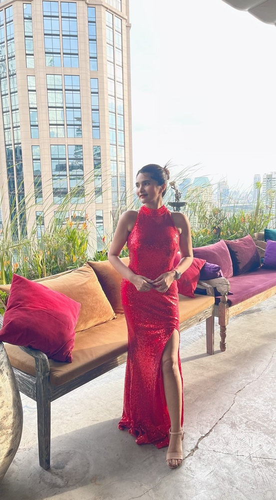 พร้อมเช่า ชุดราตรียาว เดรสยาวทรงหางปลา เซ็กซี่มาก สีแดง