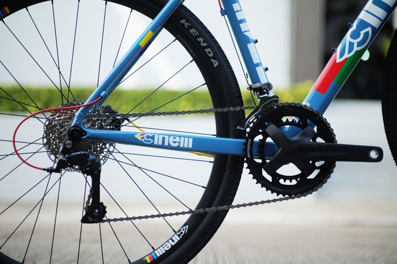 CINELLI ZYDECO LA LA สีฟ้า | จักรยานกราเวลเฟรมอลูมิเนียม Shimano Sora ชุดแต่งครบ ปั่นทางเรียบ-ลุยฝุ่นได้