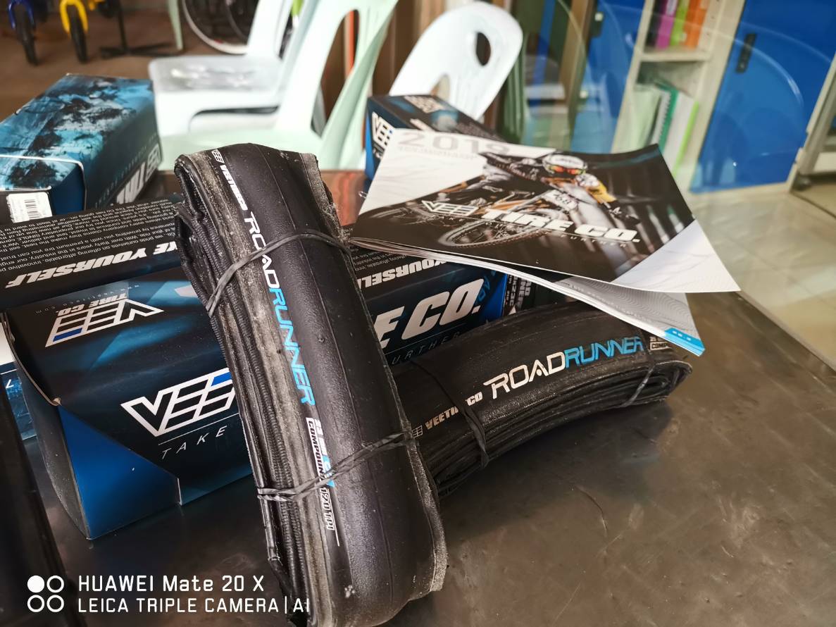 ยางนอกขอบพับ VEE " Road Runner" 700x25C และ 700x23c,120TPI ,270g. ,VRB308 (ตัวโชว์)