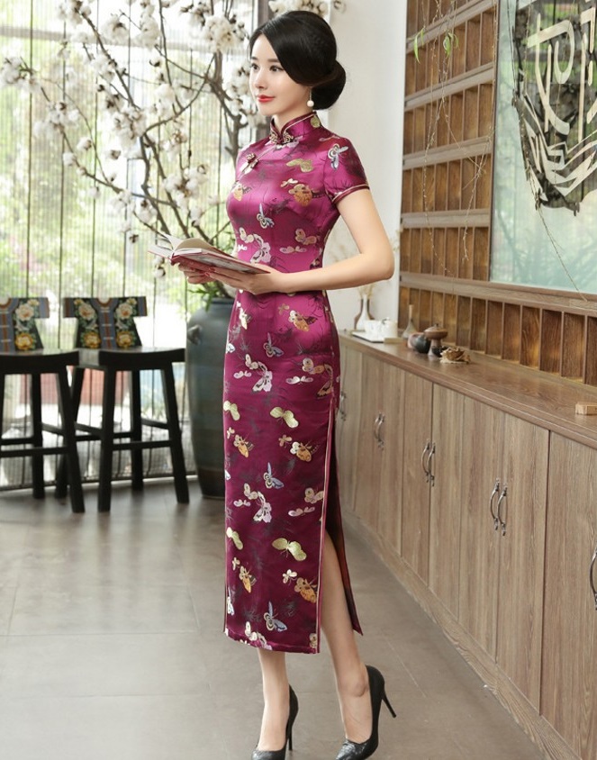 Pre-order กี่เพ้า สีไวน์แดง ลายผีเสื้อ ผ้าไหมจีน กุ๊นขอบ ตัดเย็บอย่างดี