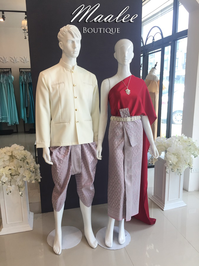 เช่า ชุดไทย ชุดเพื่อนเจ้าสาว ชุดไทยผ้าถุงสีเทาชมพูเงิน สไบเรียบ สีแดง เลือดนก