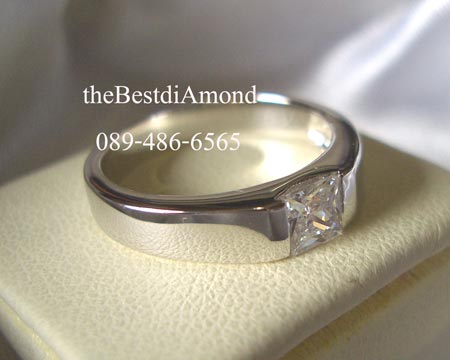 BR956RD+++แหวนunisex เพชรสี่เหลี่ยม+++ เก๋สุดๆ เรียบ หรู ดูมี class ฝังแบบหนีบ เพชรแบบPrincess cut ด้วยทองแบบเงาๆใส่เป็นแหวนคู่ชายหญิงได้เลยค่ะ