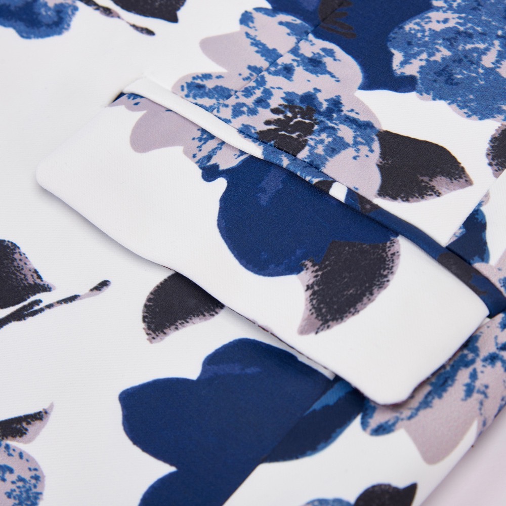 พร้อมเช่า ชุดสูท สูทชาย สีขาว พิมพ์ลายดอกไม้โทนน้ำเงิน แนวแฟนซี (ไม่มีเสื้อกั๊ก)