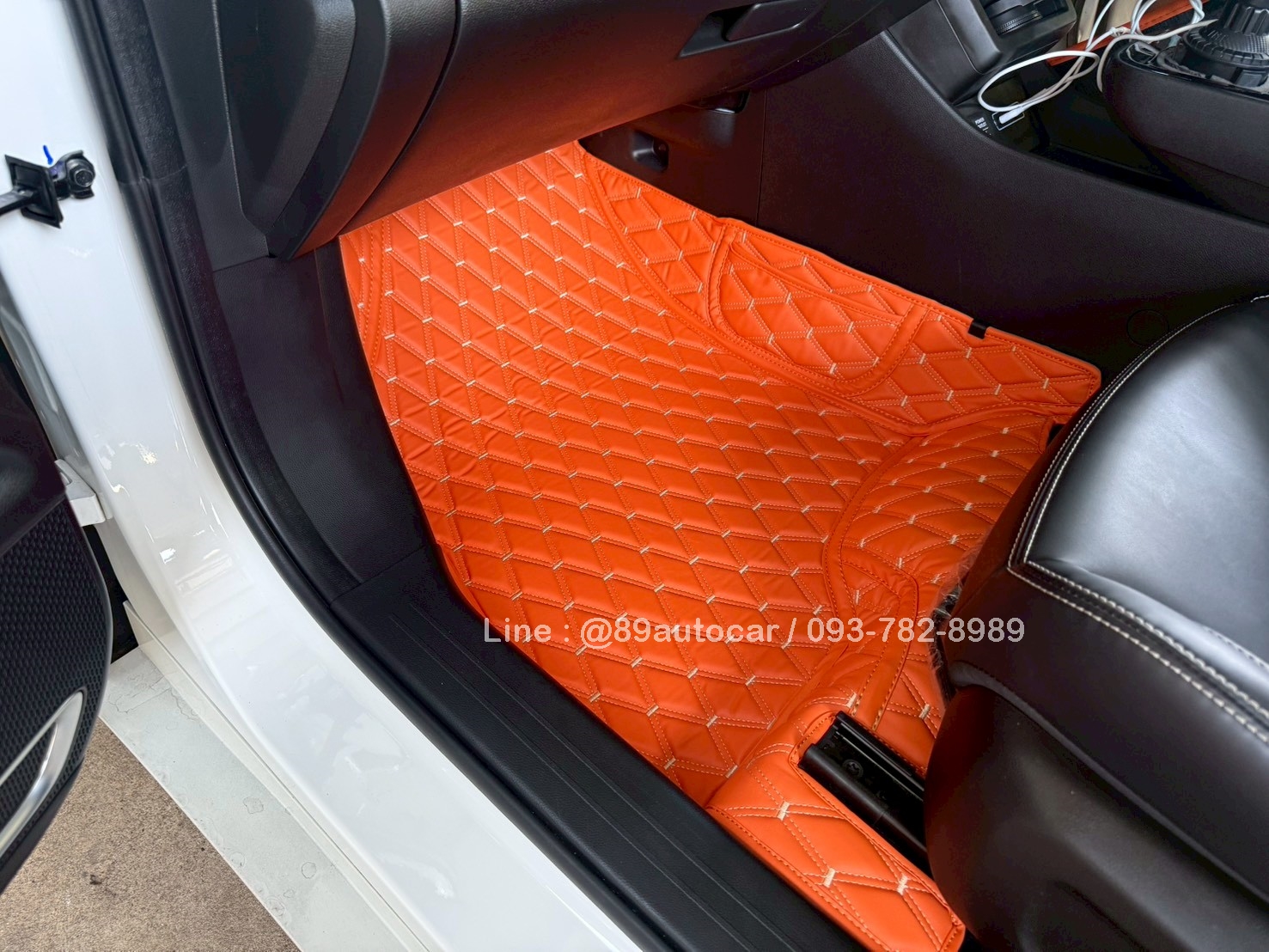 พรมรถ GAC Aion ES ปูพรมVVIP สีส้มด้ายทอง เข้ารูป