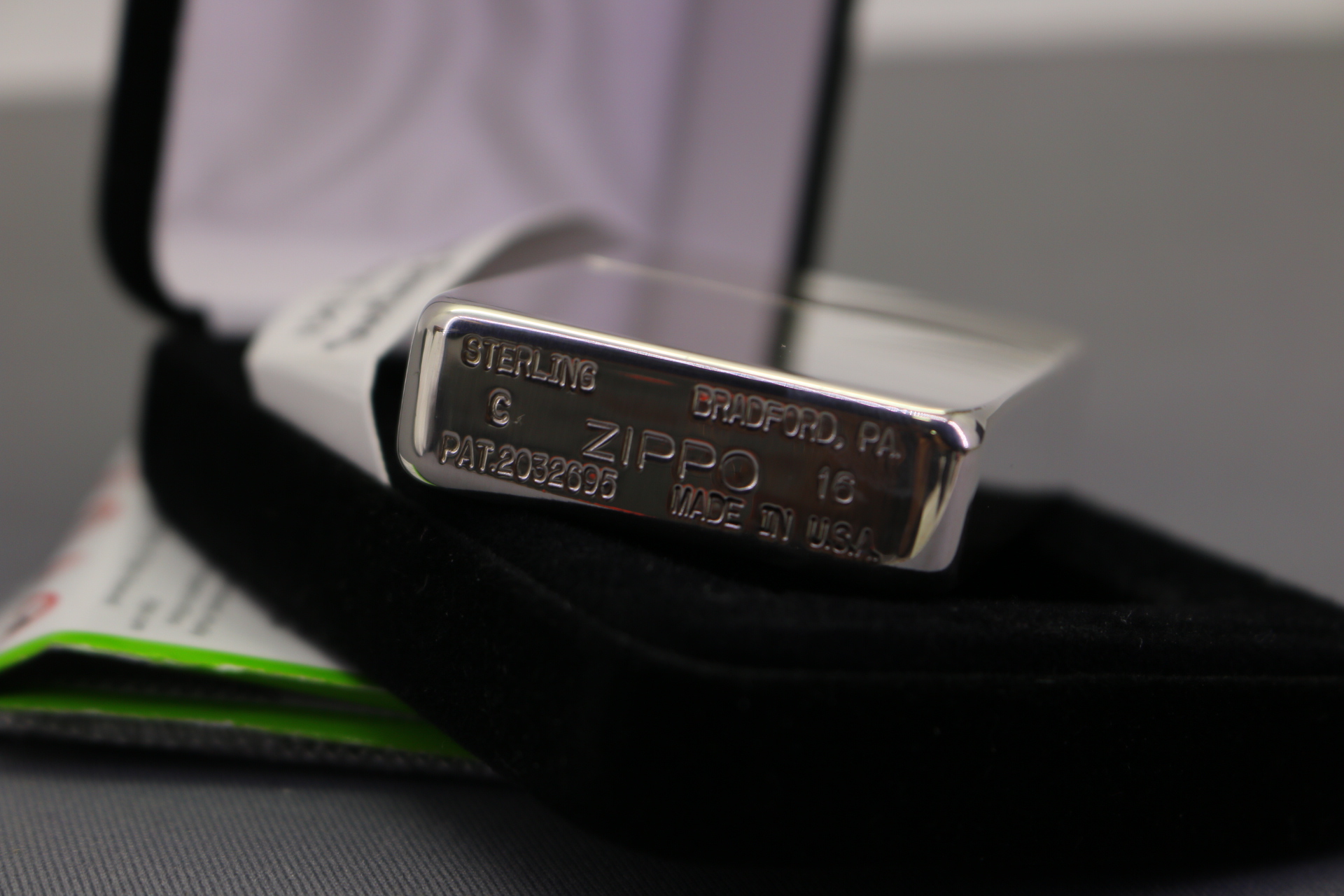 ไฟแช็ค Zippo แท้ ฺ เคสผลิตจากเงินแท้ " Zippo 23 Sterling Silver High Polish Finish 1941 Replica™ Velour Box" แท้นำเข้า 100%