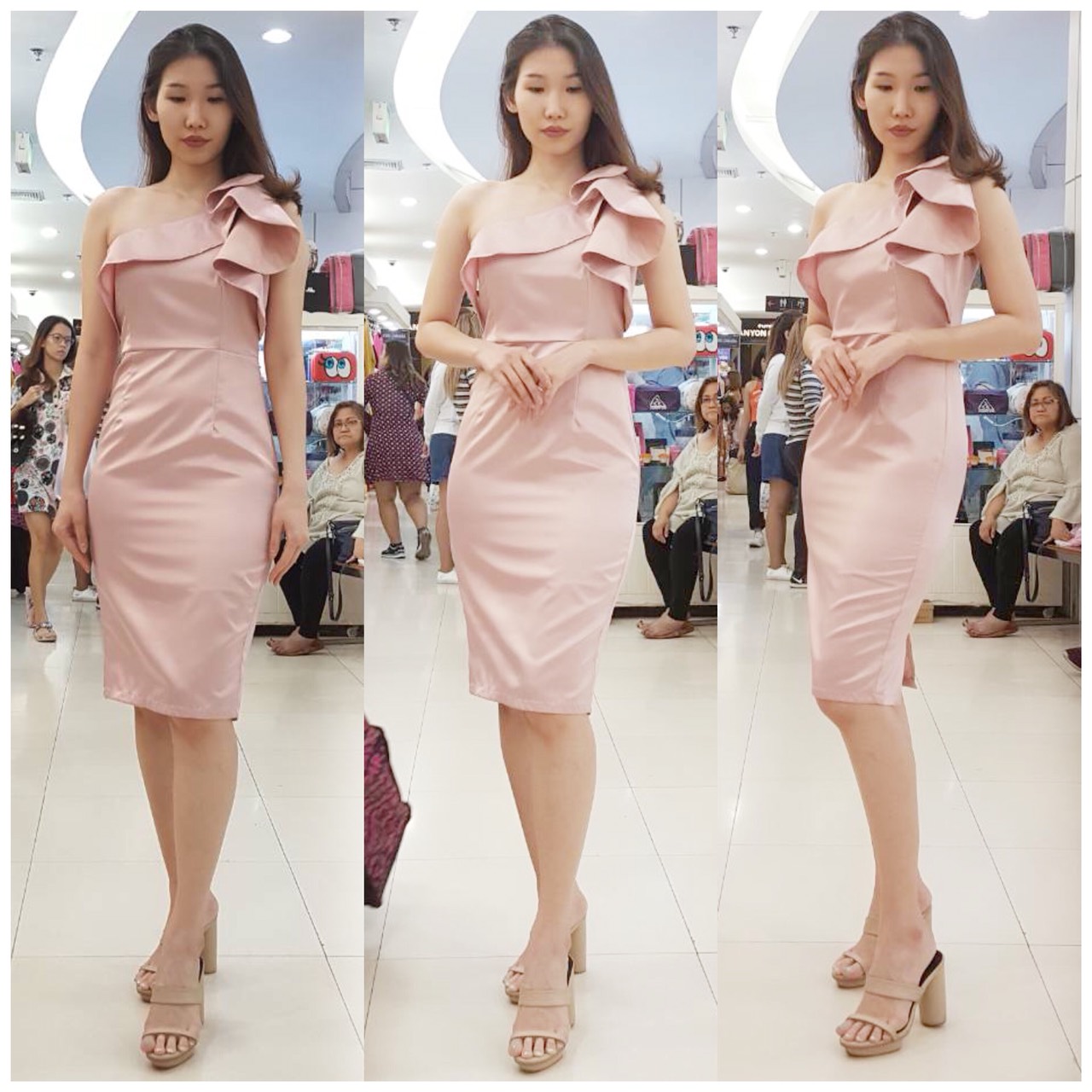 พร้อมเช่า ชุดเดรสสั้น ไหล่เดียว แต่งระบาย โบว์ที่ไหล่ ผ้า silk polyester สีชมพู