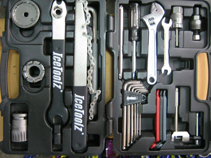 ICETOOLZ ESSENCE TOOL KIT BOX 82F4 – Compact Bicycle Repair Tool Kit, Black Case, Portable & Complete Set