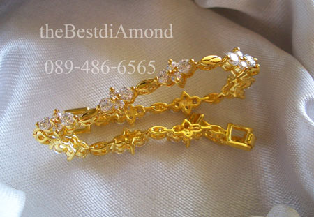 BC008===สร้อยข้อมือเพชรรูปดอกจิกรอบวง=== ดีไซน์น่ารักๆ เป็นรูปดอกไม้ คั่นด้วยทองที่ออกแบบเป็นปล้องๆ ดูลงตัว งานเหมือนจริงสุดๆ หรูหราพอสมควร