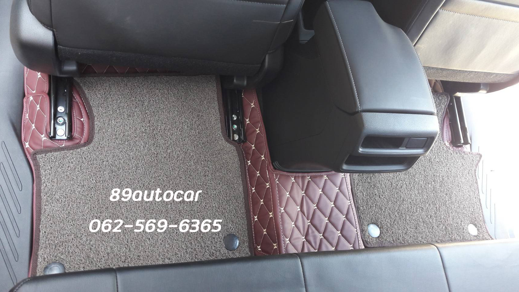 พรมรถกระบะ Isuzu D-Max Cab 2021 สีเลือดหมู เสริมด้วยพรมดักฝุ่นสีน้ำตาล เต็มคัน