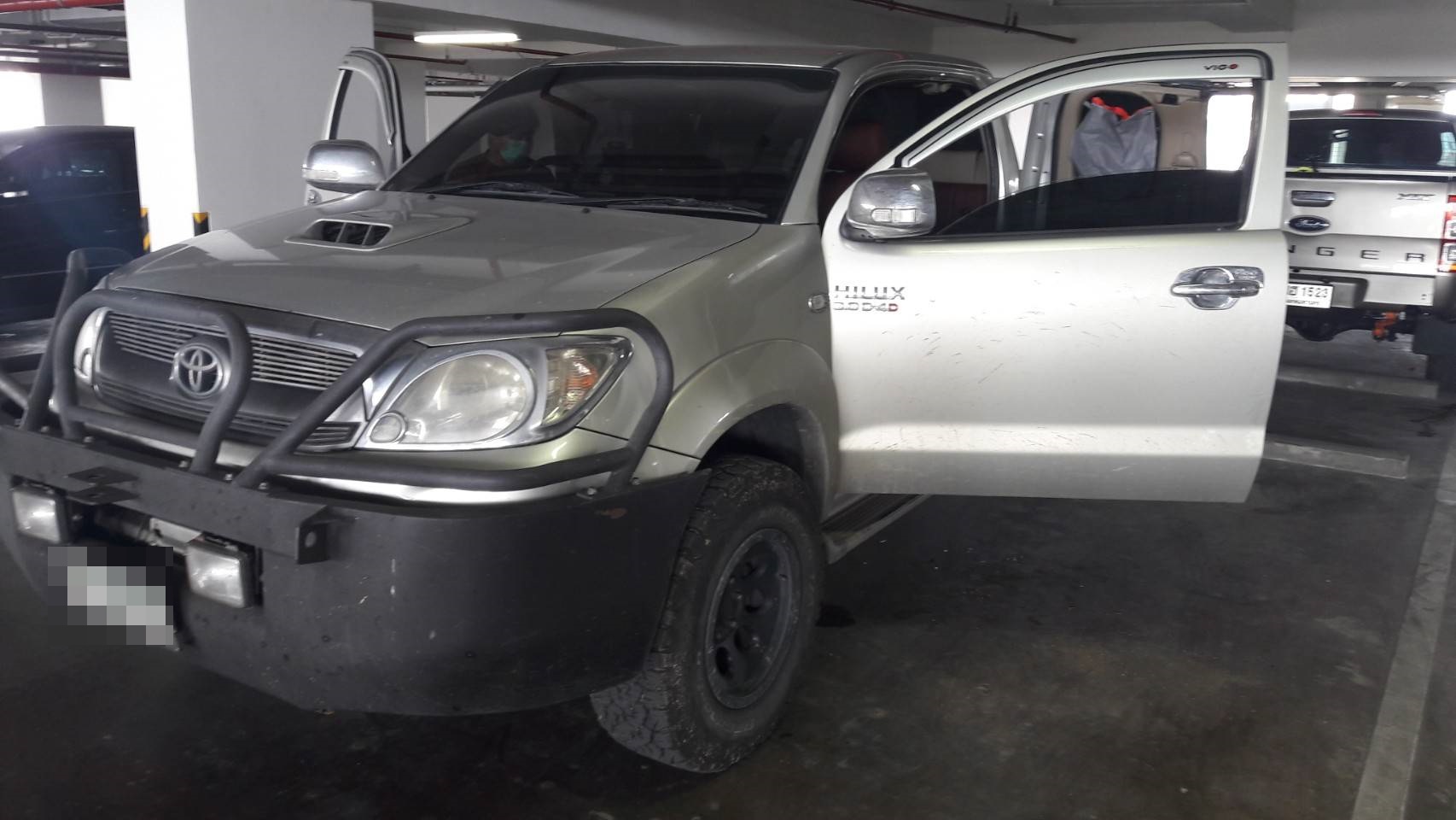 ขายพรมรถยนต์ Toyota Vigo Cab ปูพรม7D สีดำด้ายแดง + พรมไวนิลสีดำ