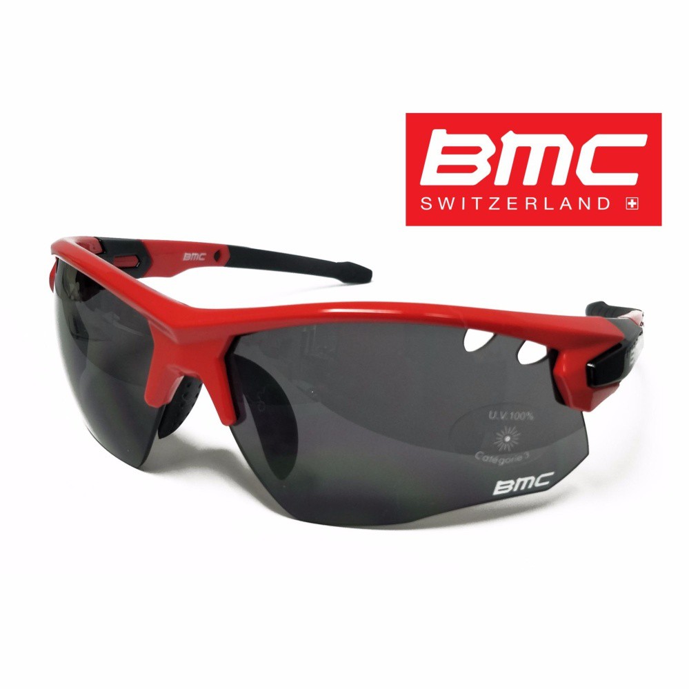 แว่นจักรยาน BMC เลนส์เคลือบสารป้องกันรังสี UV 100% กรอบแว่น ใช้วัสดุพลาสติกผสม Polyamide TR90 สามารถยืดหยุ่นและดัดงอได้ ชัดเจนทุกเวลา มีสีดำแดง