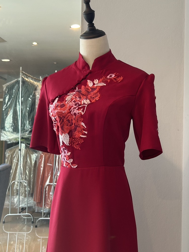 พร้อมส่ง กี่เพ้า สีแดง คอจีนแขนสั้น (XL)