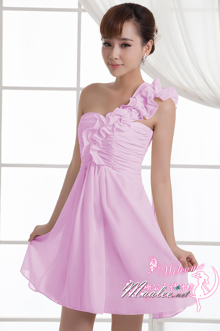 พร้อมส่ง ชุดราตรีสั้น ไหล่เดียว จับเดรปหน้าอก แต่งระบายช่วงไหล่ สีชมพู