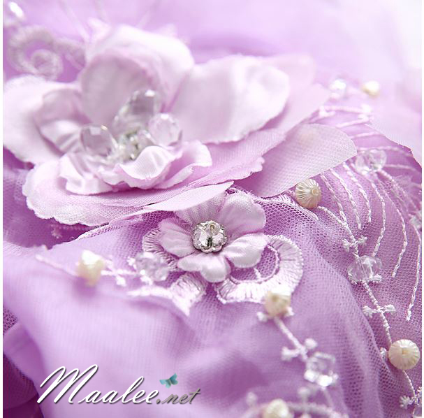 พร้อมเช่า ชุดแฟนซียาว แบบแขนยาว จั๊มปลายแขนน่ารักมาก เนื้อผ้าเป็นตาข่ายแบบซีทรู แต่งดอกและลูกปัด สีม่วง (ซิปหลัง)