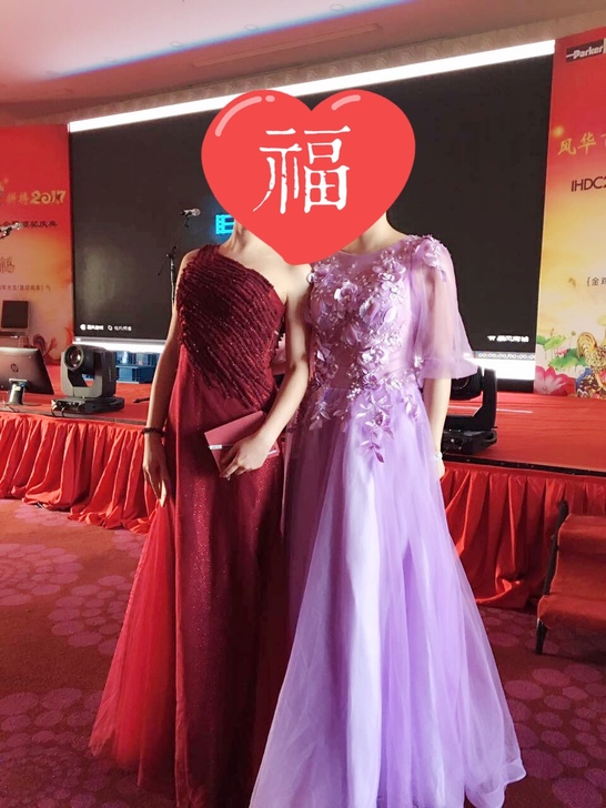 พร้อมเช่า ชุดแฟนซียาว แบบแขนยาว จั๊มปลายแขนน่ารักมาก เนื้อผ้าเป็นตาข่ายแบบซีทรู แต่งดอกและลูกปัด สีม่วง (ซิปหลัง)