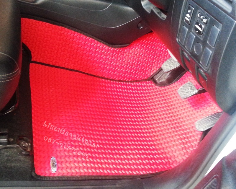ผ้ายางปูพื้นรถยนต์ Toyota Vigo Cab ธนูสีแดงขอบดำ