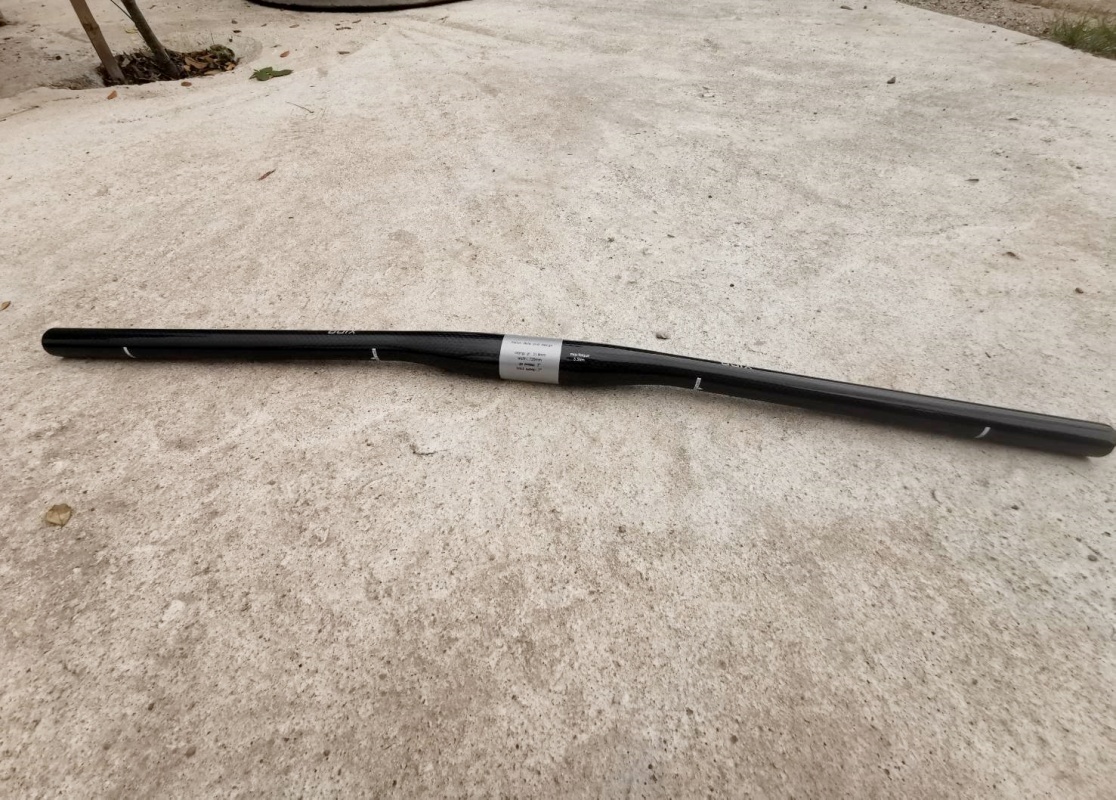 แฮนด์ตรงคาร์บอน XIDA LTD Flat CARBON HANDLEBAR ยาว 720มม. สีดำ/เทา