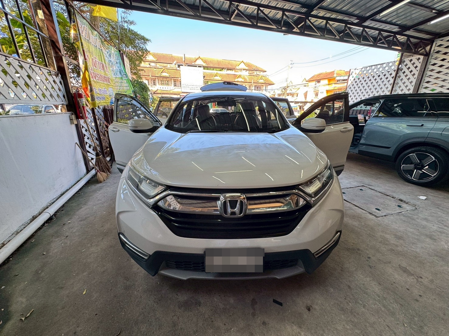 พรมรถยนต์ Honda CRV G5 7 ที่นั่ง ปูพรมVVIP สีเทาด้ายเทา + กระดุมเล็ก PVC แท้ สีดำ
