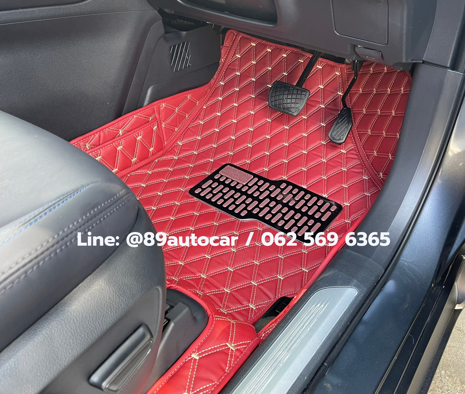 พรมปูพื้นรถยนต์ Toyota Yaris Cross 2023-2024 (โตโยต้า ยาริสคลอส) พรมvvip สีแดงไวน์ด้ายทอง เต็มคัน