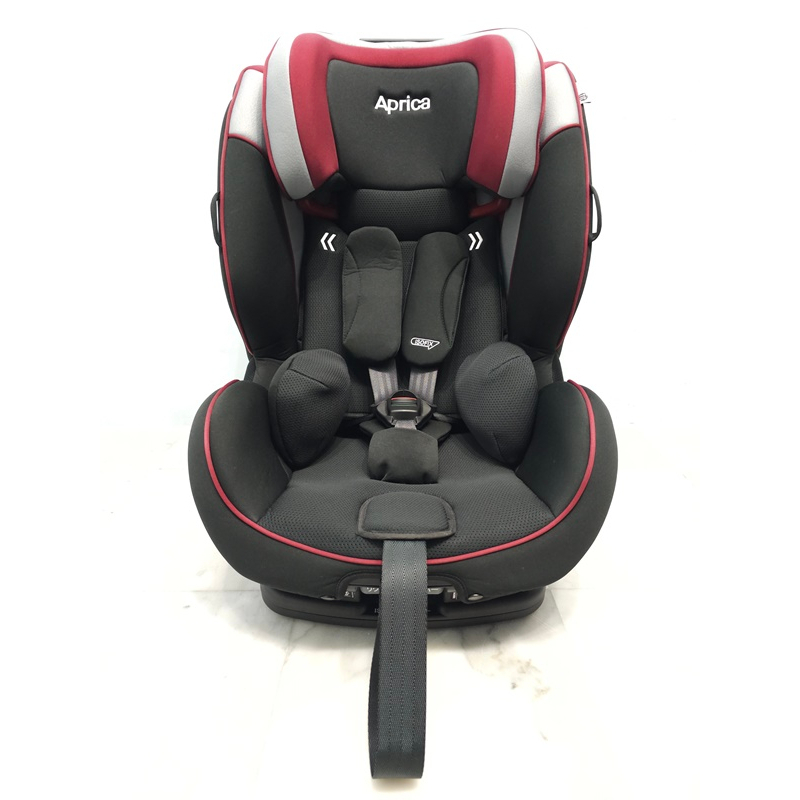 Aprica รุ่น Formfit ติดตั้งระบบ ISOFIX สำหรับเด็กอายุ 1 ถึง 10 ปี
