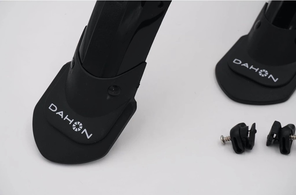 บังโคลนจักรยาน DAHON Fender set 16", 20" V-Brake, 20" Disc Brake ผลิตจากพลาสติก PP มีให้เลือก สำหรับล้อ 16", 20" วีเบรก และ 20" ดิสเบรก.