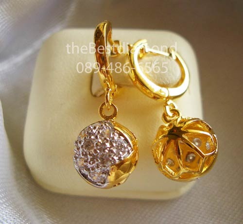 BE504+++ต่างหูเพชร ball+++น่ารักมากๆๆค่ะ design เป็นรูปบอล ห้อยตุ้งติ้ง ฝังเพชรcz แบบจิกไข่ปลา แบบเก๋ไก๋มาก