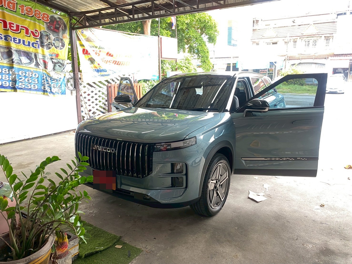 พรมปูพื้นรถยนต์ Omoda Jaecoo7 PHEV (โอโมด้า เจคลู 7) ปูพรมVVIP สีดำด้ายทอง เต็มคัน