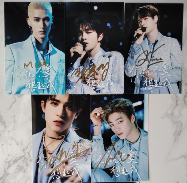 Photocard (6") พร้อมลายเซ็น INTO1 & CHUANG 2021