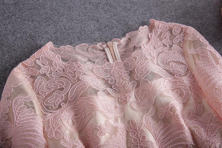 พร้อมเช่า ชุดเดรสสั้น/ชุดออกงาน สีชมพู เข้ารูปแขนยาว ตัดเย็บปราณีต ลูกไม้ทั้งชุด (ซิปหลัง)