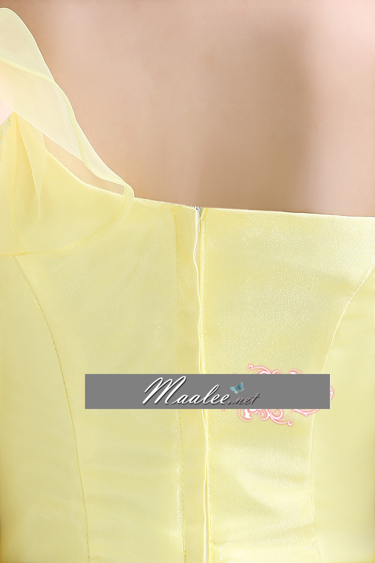 พร้อมเช่า ชุดแฟนซี ชุดราตรียาว สีเหลืองอ่อน ไหล่เฉียง แต่งระบายผ้าแก้ว และดอก Peony