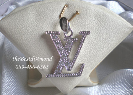 BP407RD+++จี้ L V+++ สัญลักษณ์สุดฮิต ไฮโซมากๆๆๆ จี้หลุยวิตตองส์ ทันสมัย หรูหรา สาวๆที่ชอบแบรนด์นี้คงไม่พลาดนะคะ งานสวยมากๆๆ