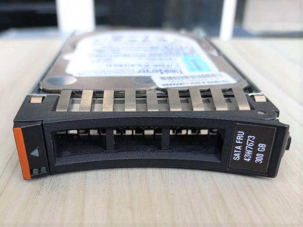 46U1988 Lenovo IBM 300GB 10K 3.0Gb SATA 2.5 HD, WD3000BLFS-23YBU0. Refurbished; Warranty 12 Months.Shipping is included.