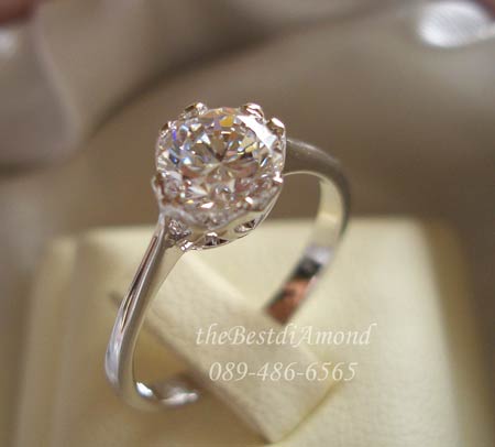 ***แหวนเพชรเม็ดเดี่ยวจริงๆ ขนาดประมาณ 1กะรัต(6 มม). เป็นแบบที่ classic ทุกยุคทุกสมัยค่ะ งานทองขาว 24 K หนา 5ไมครอน BR917 RD