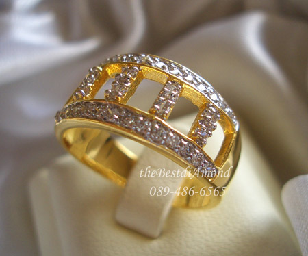 BR514+++แหวนแถวแบบตั้ง+นอน+++ สวยมากๆๆใส่แล้วแพรวพราว วิ๊งๆเลยค่ะ รูปแบบเก๋ไก๋มาก เล่นดีไซน์ 3 แถวโดยแถวบน-ล่าง เป็นแถวแนวนอน ตรงกลางเป็นแนวตั้ง