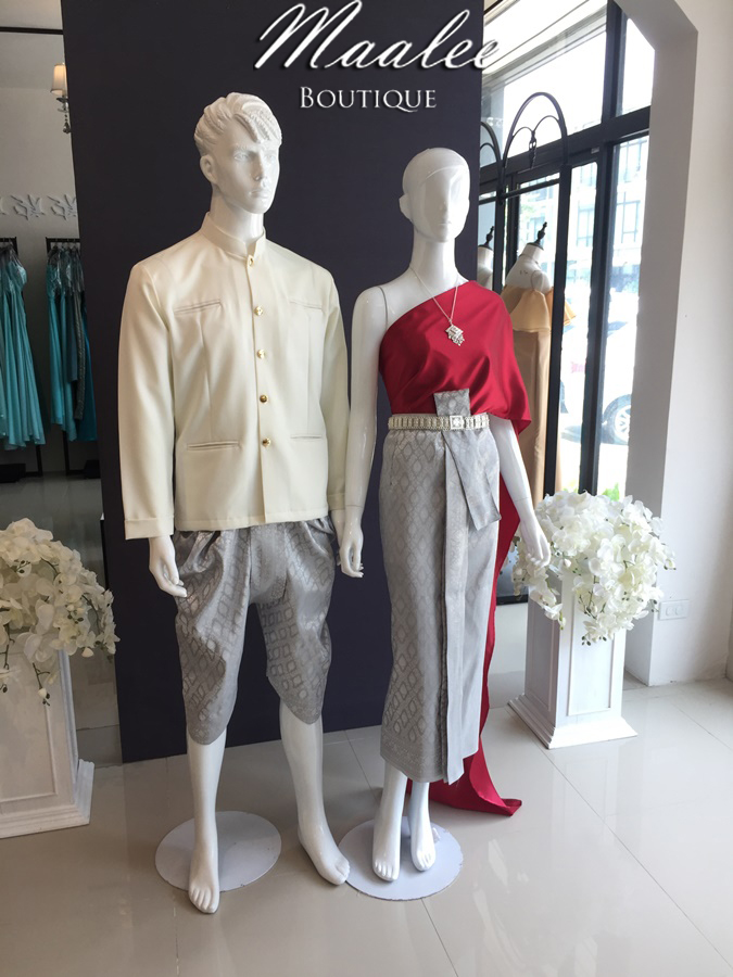 เช่า ชุดไทย ชุดเพื่อนเจ้าสาว ชุดไทยผ้าถุงสีเทาเงิน สไบเรียบ สีแดง