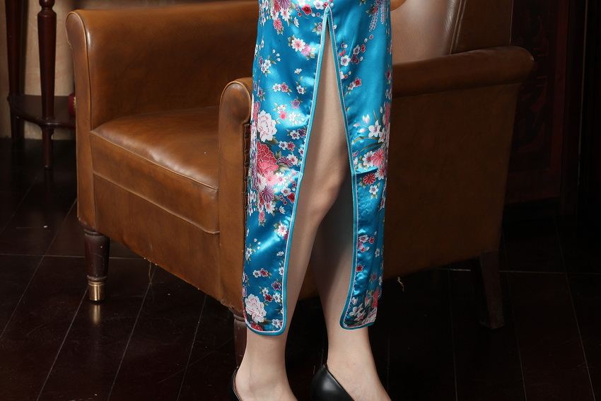 Pre-order กี่เพ้า ผ้าแพร สีฟ้า พิมพ์ลายดอกไม้ ตัดเย็บอย่างดี