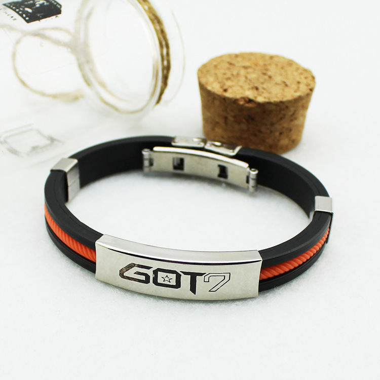 กำไลข้อมือเหล็กสายซิลิโคน GOT7