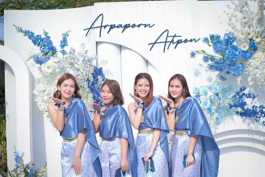 เช่า ชุดไทย ชุดเพื่อนเจ้าสาว ชุดไทยผ้าถุงสีชมพูฟ้าเงิน สไบเรียบสีเทาฟ้าเข้ม